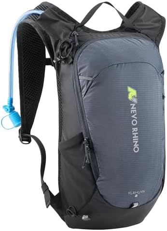 Insulated hydration daypack with 2L bladder